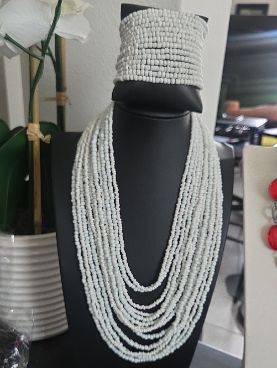 Source Unknown Jewelry - Boutique Purchased White Seedbead Set NWOT
